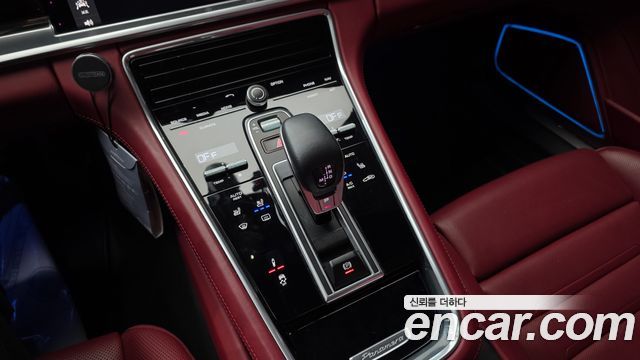 Porsche Panamera 2018 — photo 12