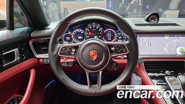 Porsche Panamera 2018 — photo 19