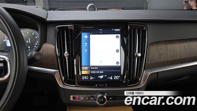 Volvo S90 2021 — photo 30