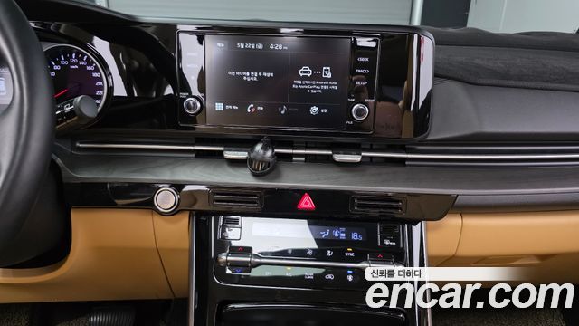 Kia Canival 2021 — photo 17