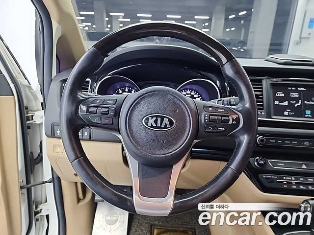 Kia Canival 2016 — photo 9