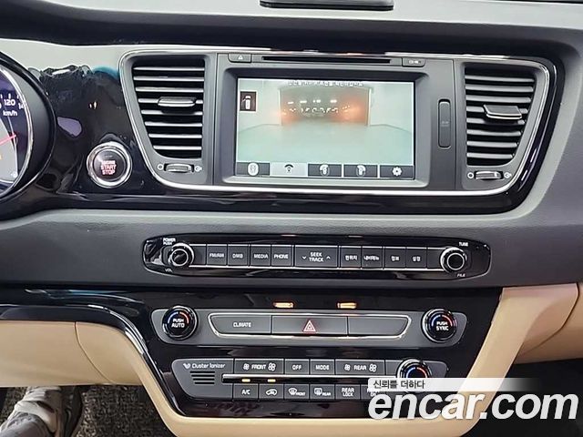 Kia Canival 2016 — photo 10