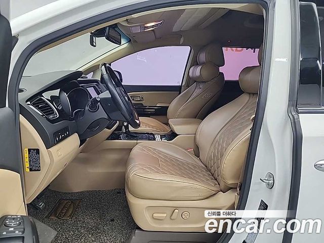 Kia Canival 2016 — photo 11