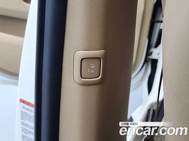 Kia Canival 2016 — photo 16