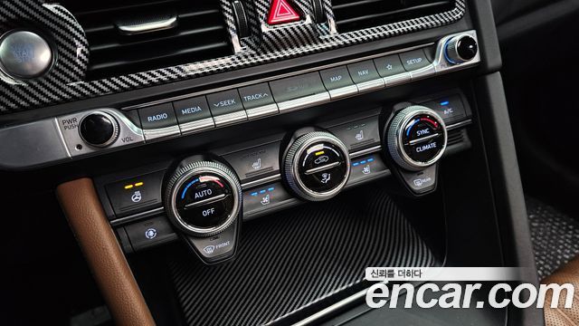 Genesis G70 2019 — photo 17