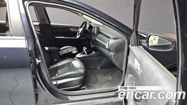 Kia K3 2022 — photo 11