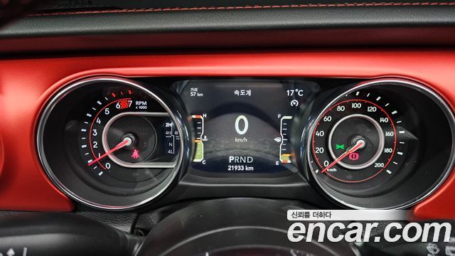 Jeep Wrangler 2021 — photo 11