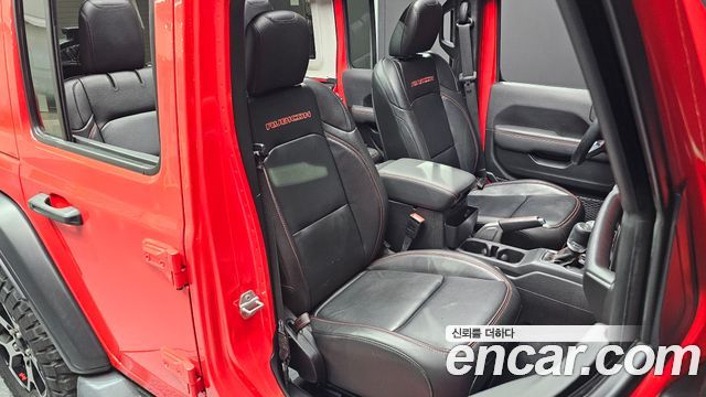 Jeep Wrangler 2021 — photo 17
