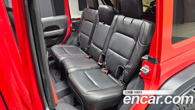 Jeep Wrangler 2021 — photo 18