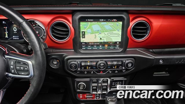 Jeep Wrangler 2021 — photo 20