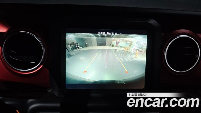 Jeep Wrangler 2021 — photo 21