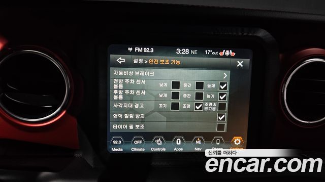 Jeep Wrangler 2021 — photo 22