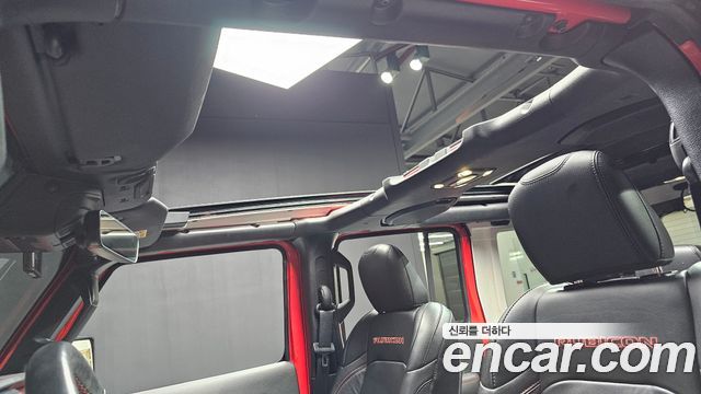 Jeep Wrangler 2021 — photo 25