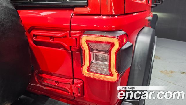 Jeep Wrangler 2021 — photo 9