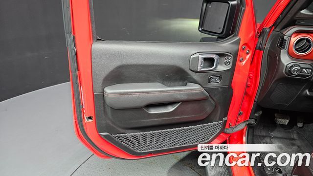 Jeep Wrangler 2021 — photo 14