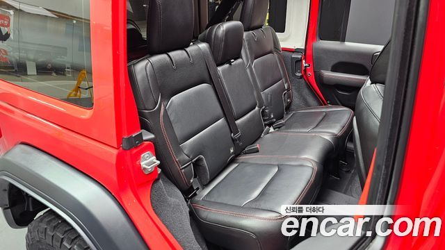 Jeep Wrangler 2021 — photo 16