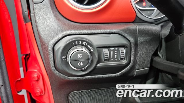 Jeep Wrangler 2021 — photo 28