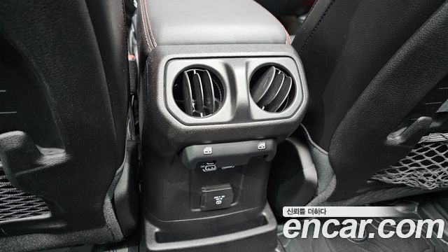 Jeep Wrangler 2021 — photo 30