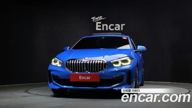 BMW 1-Series 2022 — photo 3