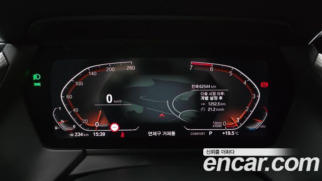 BMW 1-Series 2022 — photo 11