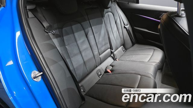 BMW 1-Series 2022 — photo 17