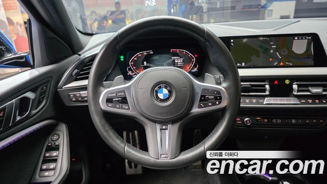 BMW 1-Series 2022 — photo 19