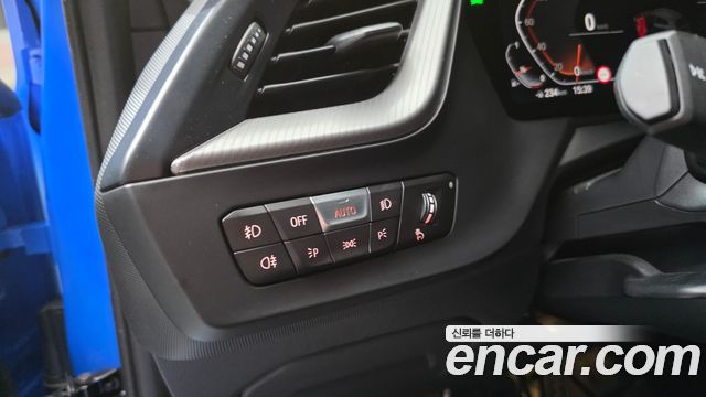 BMW 1-Series 2022 — photo 22