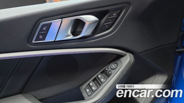 BMW 1-Series 2022 — photo 24