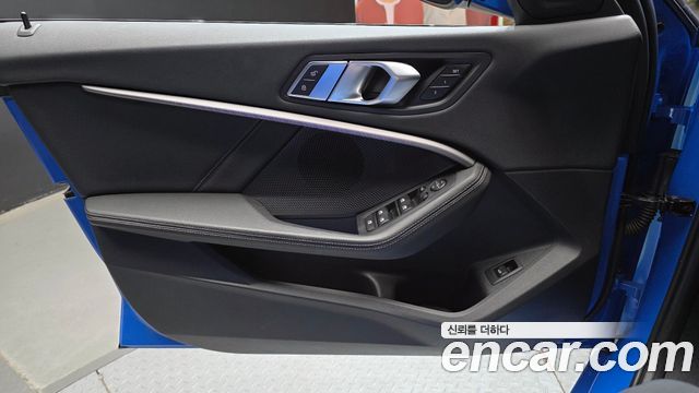 BMW 1-Series 2022 — photo 14