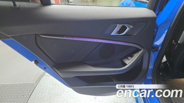 BMW 1-Series 2022 — photo 15