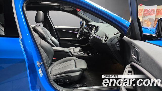 BMW 1-Series 2022 — photo 16