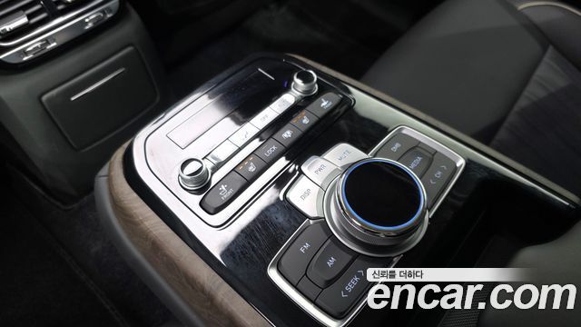 Genesis G90 2019 — photo 25