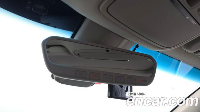 Genesis G90 2019 — photo 28