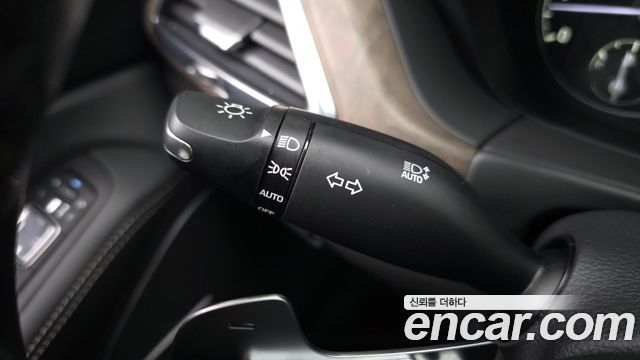 Genesis G90 2019 — photo 35