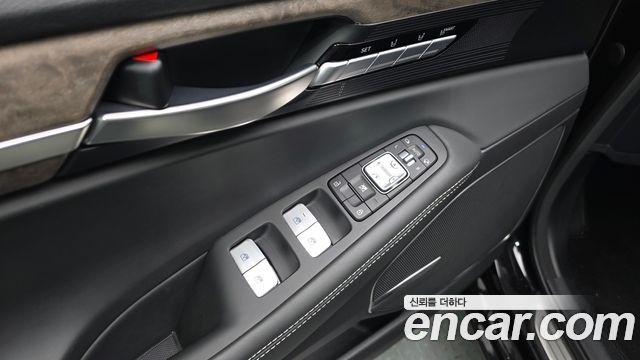 Genesis G90 2019 — photo 36