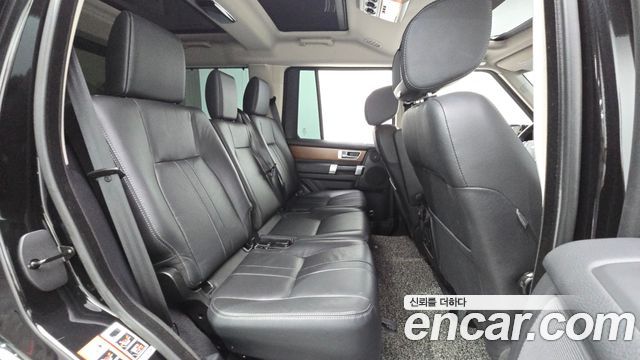 Land Rover Discovery 2016 — photo 12
