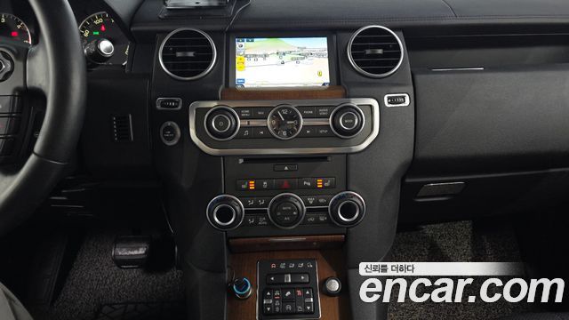 Land Rover Discovery 2016 — photo 14