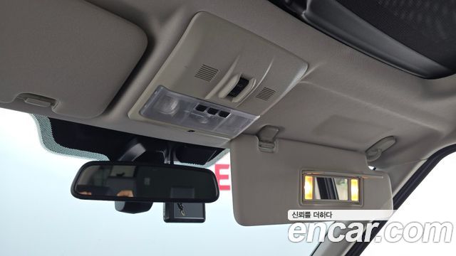Land Rover Discovery 2016 — photo 17