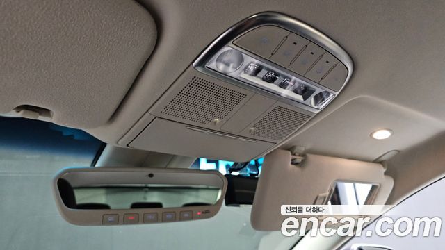 Genesis G90 2019 — photo 22
