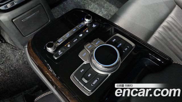 Genesis G90 2019 — photo 24
