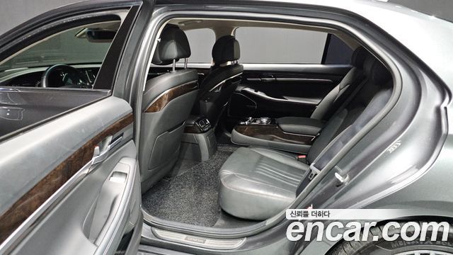 Genesis G90 2019 — photo 25