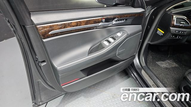 Genesis G90 2019 — photo 14