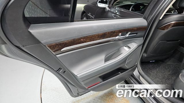Genesis G90 2019 — photo 15
