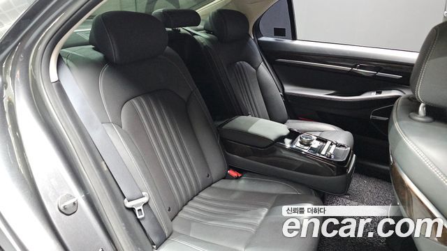 Genesis G90 2019 — photo 30