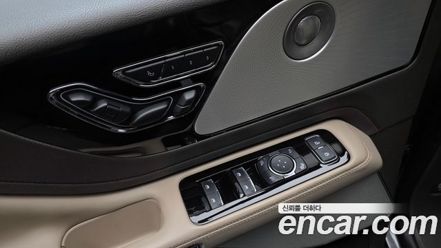 Lincoln Aviator 2020 — photo 17