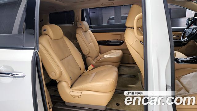 Kia Canival 2020 — photo 17