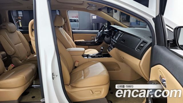 Kia Canival 2020 — photo 16