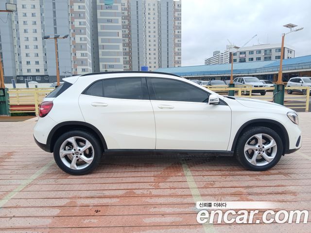 Mercedes-Benz GLA-Class 2018 — photo 6