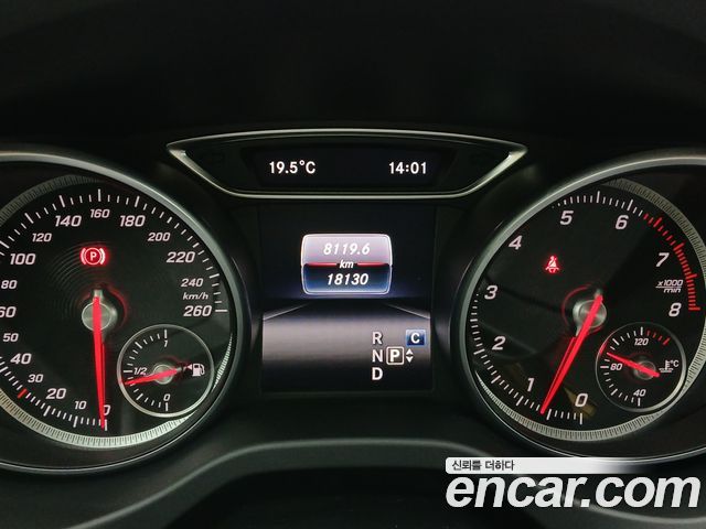 Mercedes-Benz GLA-Class 2018 — photo 8
