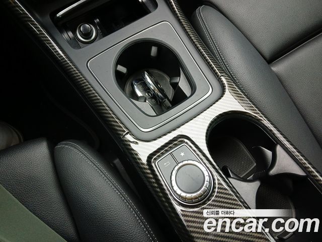 Mercedes-Benz GLA-Class 2018 — photo 9